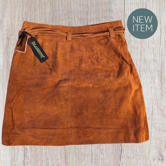 Blank NYC | Mud Pie Suede Skirt - Picture 3 of 4